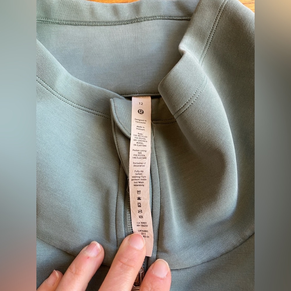 Lululemon Softstreme Cinch-Waist Jacket Size 12 - Picture 3 of 9
